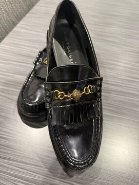 Kurt Geiger Black Patent Leather Tassel Loafers with Gold Chain